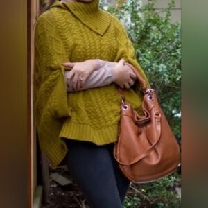 Fiets Voor 2 Anthropologie Fisherman Cabled Knit Cocoon  Poncho Chartreuse Green